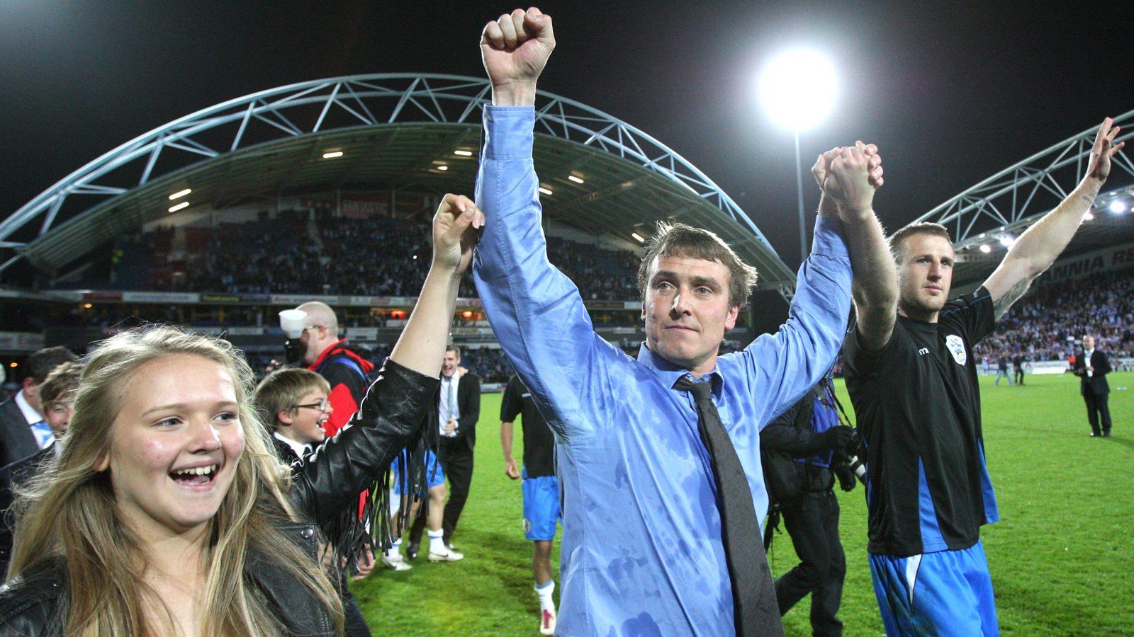 LEE CLARK BOOK SIGNING AT STADIUM SUPERSTORE - News - Huddersfield Town