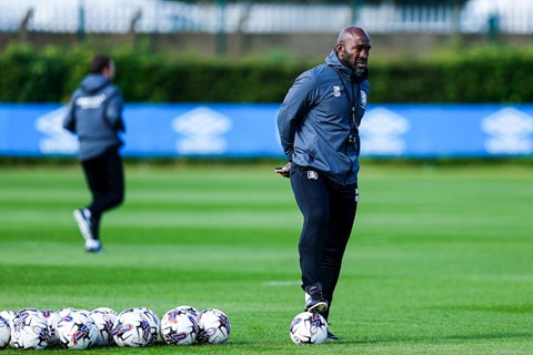 GALLERY: MOORE'S FIRST TRAINING SESSION! - News - Huddersfield Town